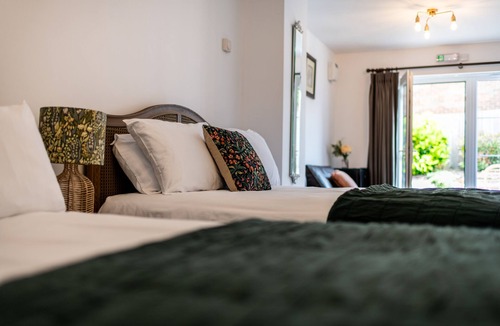 Amesbury Bed & Breakfast | Stonehenge Courtyard