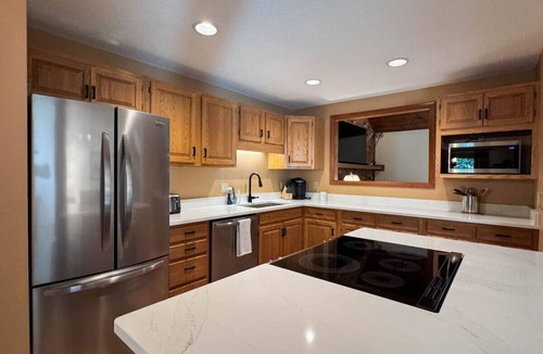 North Conway Villa | Stonehurst Hideaway | Prime Location + Pool Table