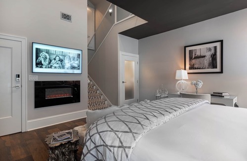 Midtown Hotel | Stonehurst Place Bed & Breakfast