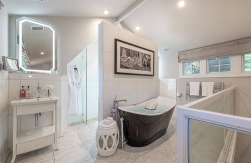 Midtown Hotel | Stonehurst Place Bed & Breakfast