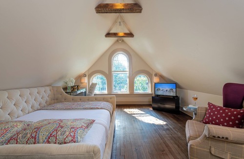 Midtown Hotel | Stonehurst Place Bed & Breakfast