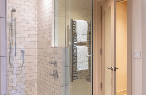 Midtown Hotel | Stonehurst Place Bed & Breakfast