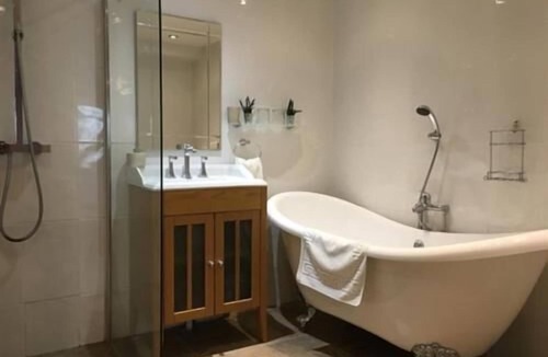 Alweston Bed & Breakfast | Stoneleigh Barn B&B