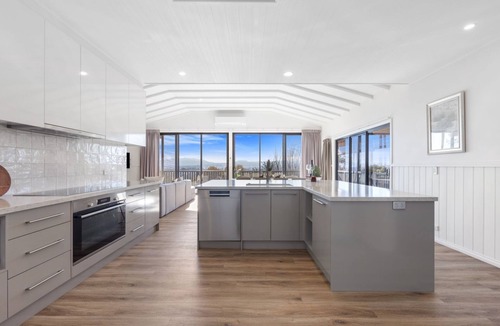 Mansfield House | Stoneleigh Rise - Mansfield - Sleeps 12