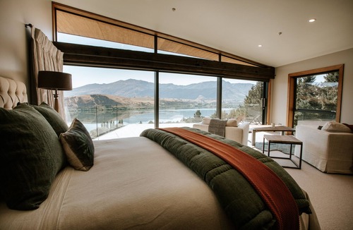 Lake Hayes Cabin | Stoneridge Estate