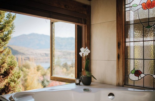 Lake Hayes Cabin | Stoneridge Estate