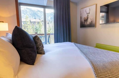 Calgary House | Stoneridge Resort - Mountain View - Pool & Hot Tub