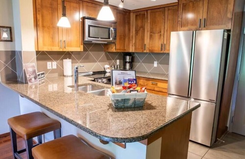 Calgary House | Stoneridge Resort - Mountain View - Pool & Hot Tub