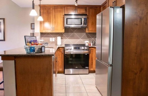 Calgary House | Stoneridge Resort - Mountain View - Pool & Hot Tub