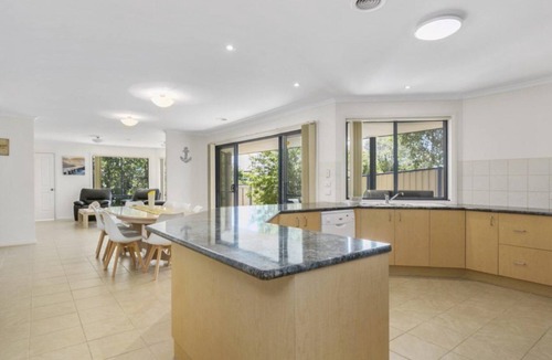 Tootgarook House | Stones Throw To The Beach