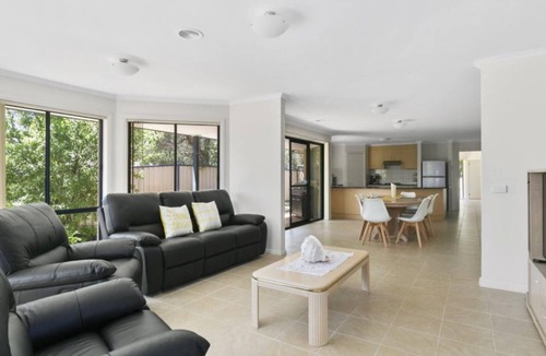 Tootgarook House | Stones Throw To The Beach