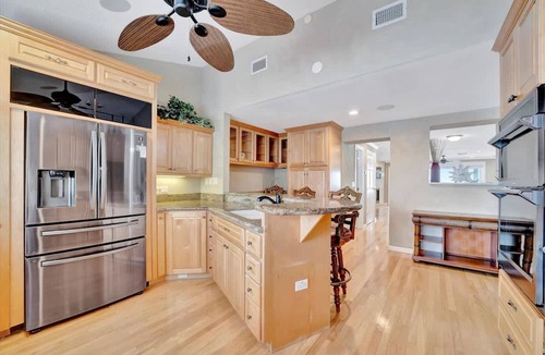Independence Square Apartment | Stones Throw Beachfront Premier Suite 4 Views