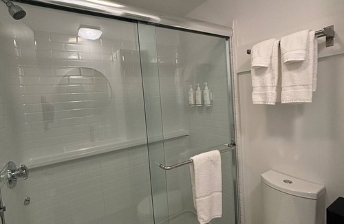 York Beach Hotel | Stones Throw