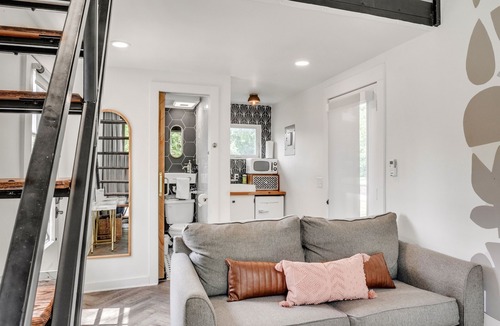 Starkville House | Stoneside, 2 Mi to MSU, Tiny Home w/Deck