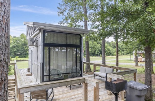 Starkville House | Stoneside, 2 Mi to MSU, Tiny Home w/Deck
