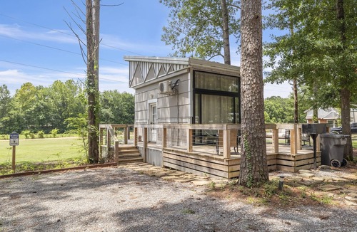 Starkville House | Stoneside, 2 Mi to MSU, Tiny Home w/Deck