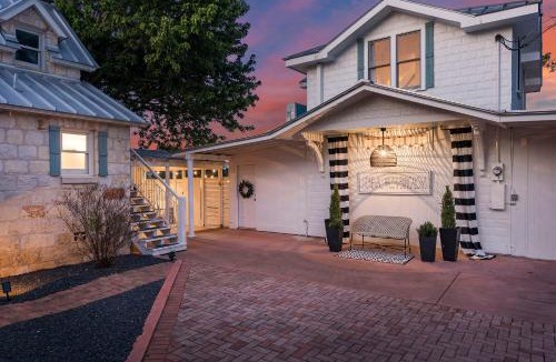 Stonewall House | Stonewall Bungalow 3 - Sleeps 4