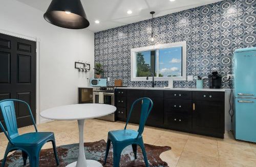 Stonewall House | Stonewall Bungalow 3 - Sleeps 4