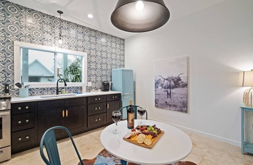 Stonewall House | Stonewall Bungalow 3 - Sleeps 4