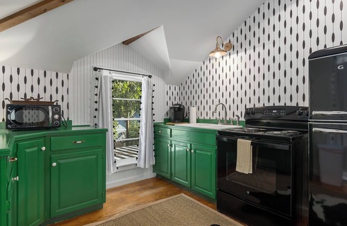 Stonewall House | Stonewall Bungalow 4 - Sleeps 3