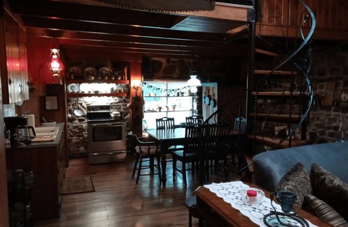 Webster Crossing Cottage | Stonewall cottage