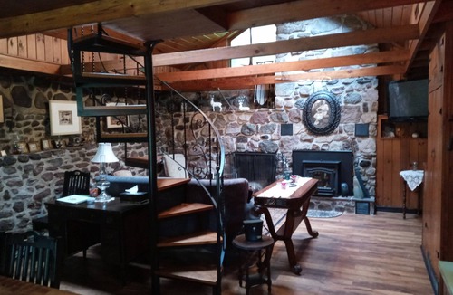 Webster Crossing Cottage | Stonewall cottage