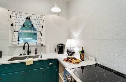 Stonewall House | Stonewall Main Haus - Sleeps 6