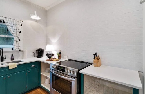 Stonewall House | Stonewall Main Haus - Sleeps 6