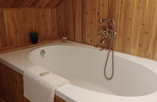 Gananoque Bed & Breakfast | Stonewater Manor