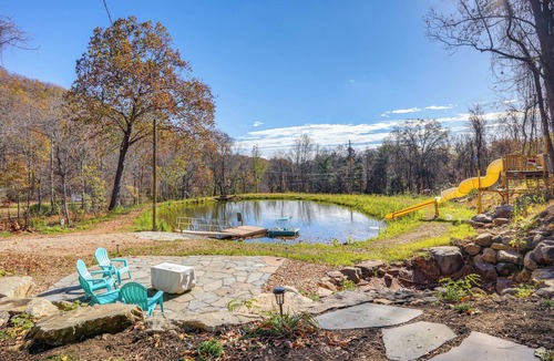 Nellysford Cottage | Stoney Creek Cottage: Waterfront Hot Tub, Fire Pit