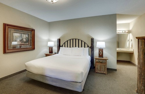 Johnston Hotel | Stoney Creek Stay | 1 Unit | Johnston, IA Location