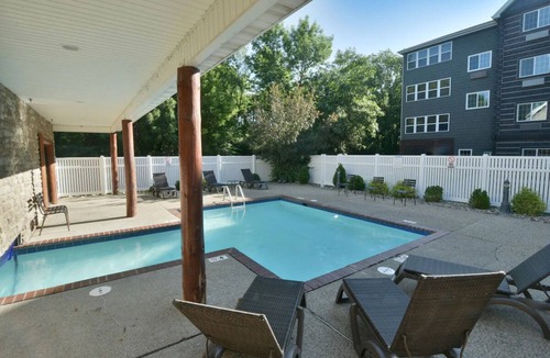 Johnston Hotel | Stoney Creek Stay | 1 Unit | Johnston, IA Location