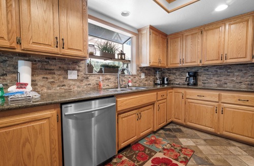 Eagle Mountain Estates House | Stony Creek Cabin - Gorgeous Home in Eagle Mountain Estates with a Hot Tub, Fenced Yard.