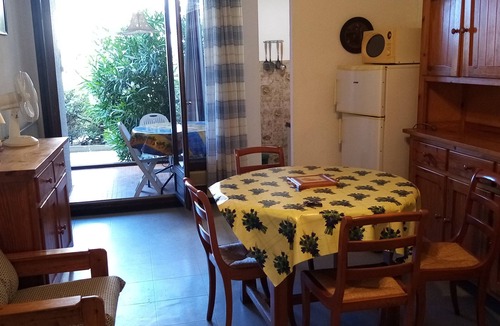 Les Arenes Apartment | STOP-CANET-PLAGE-F2 RDC-4P. Parking-courtyard-10mn beach - ideal for children)