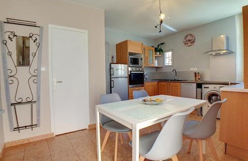 Pierre-Benite Apartment | Stop Chez M Cozy # Qualité # Confort # Simplicité