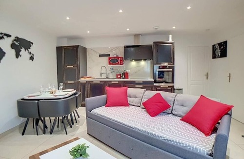 Saint-Genis-Laval Apartment | Stop Chez M Select Street! Quality Comfort Simplicity!