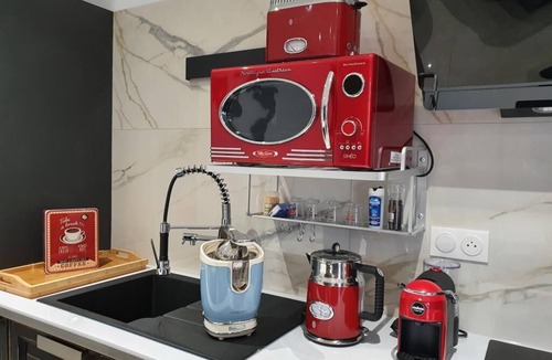 Saint-Genis-Laval Apartment | Stop Chez M Select Street! Quality Comfort Simplicity!