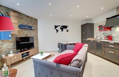 Saint-Genis-Laval Apartment | Stop Chez M Select Street! Quality Comfort Simplicity!