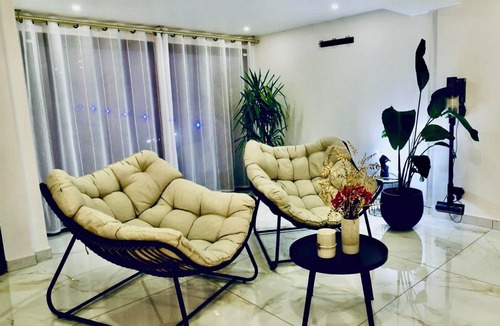 Plateau — Pyramide Apartment | Stopover 53 - 5 minutes from Orly airport.