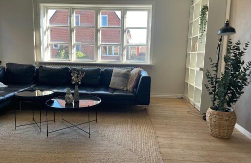 Holstebro Apartment | Stor lys lejlighed på 100 kvm, central beliggenhed