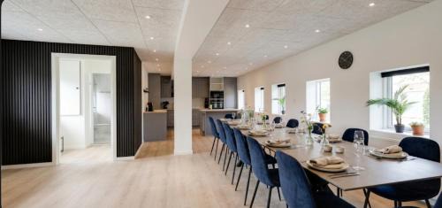 Hvidbjerg Strand House | Stor villa til 16 gæster Sauna & vildmarksbad 200 m strand