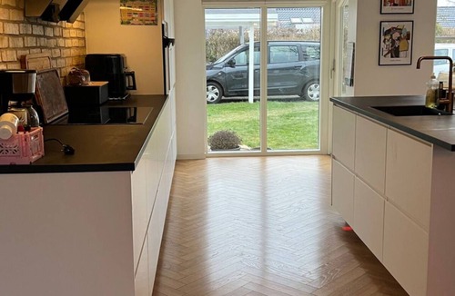 Naesby House | Stort 140 m2 familiehus med have i Odense - 4 værelser, tæt på letbane.
