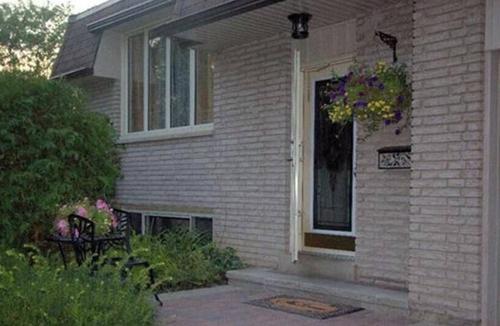 Scarborough House | Storybook 3-Bedroom Farmhouse: A Hidden Gem in Tranquil Toronto