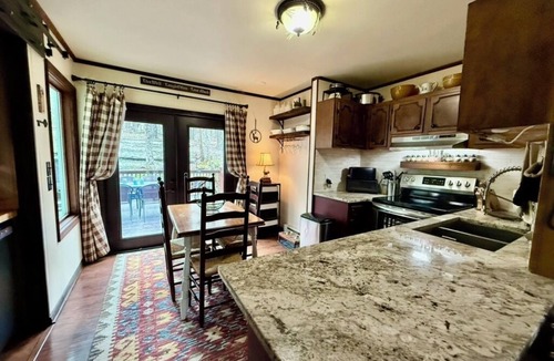 Charter Hills Cabin | Storybook Chalet/Watch Movies Under the Stars/Hot Tub/Hiking/Biking/Concerts