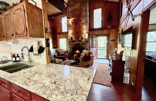 Charter Hills Cabin | Storybook Chalet/Watch Movies Under the Stars/Hot Tub/Hiking/Biking/Concerts