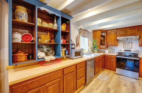 Bristol Cottage | Storybook-style Home 2 Mi to Downtown Bristol