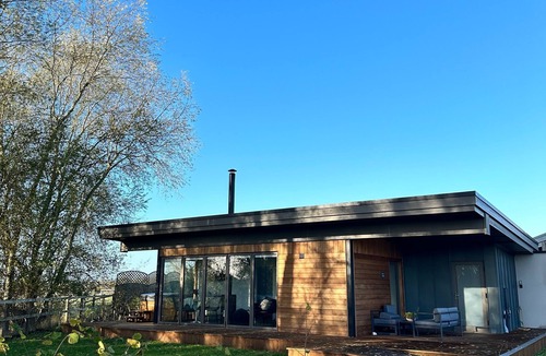 Colchester House | "Stour" Eco Lodge: Private Hot Tub