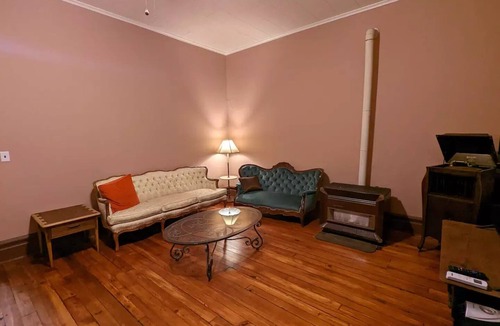 Warren Apartment | Stowaway Suites on the Avenue: Mt Laurel Suite
