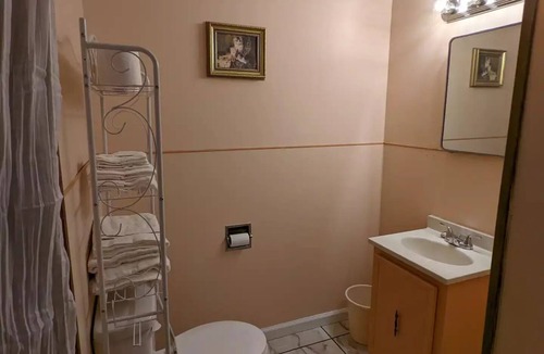 Warren Apartment | Stowaway Suites on the Avenue: Mt Laurel Suite