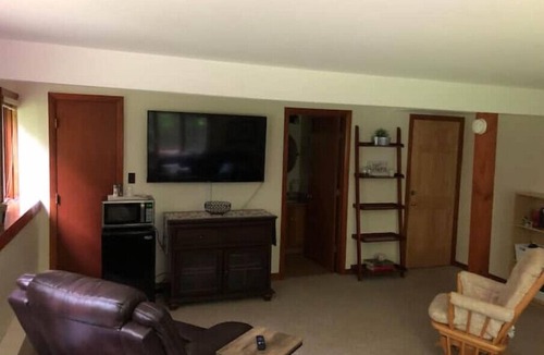 Stowe Hollow Apartment | Stowe Hollow Hideaway